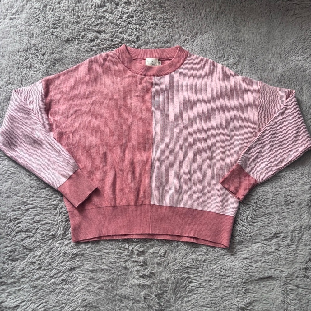 ⭐️⭐️⭐️Dreamers By Debut crew neck sweater 2 tone pink size XS
